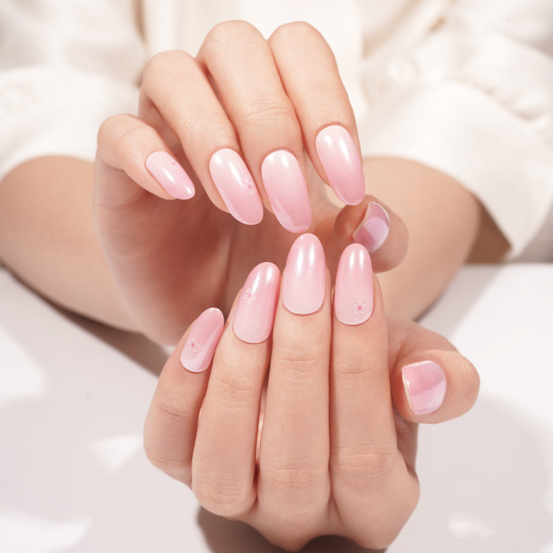 Stickers ongles en gel Elaya effet babyboomer chromé avec petites fleurs blanches