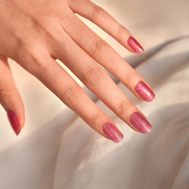 Stickers ongles en gel Solinka Geeli House rose transparent avec paillettes argentées fines