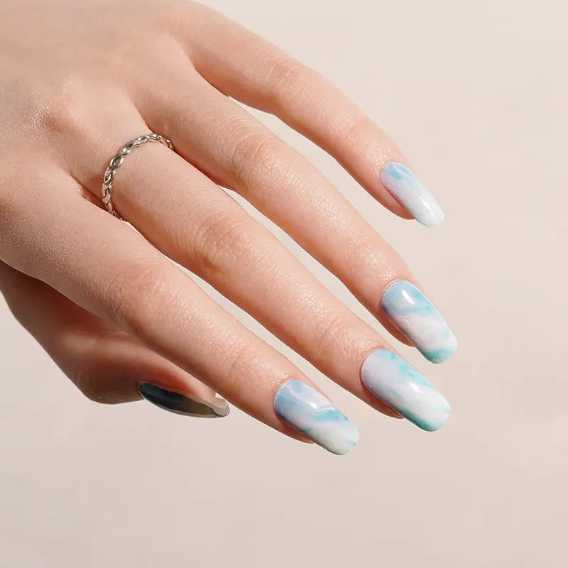 Stickers ongles en gel Olym Geeli House avec bleu intense et blanc effet vague