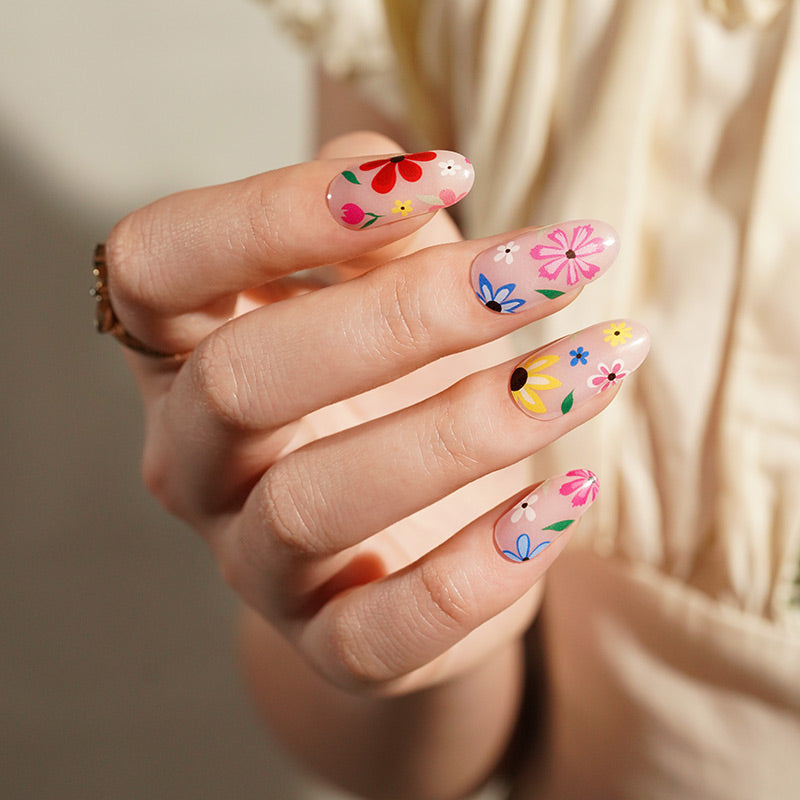 Stickers ongles en gel fleuris multicolores sur fond transparent rosé