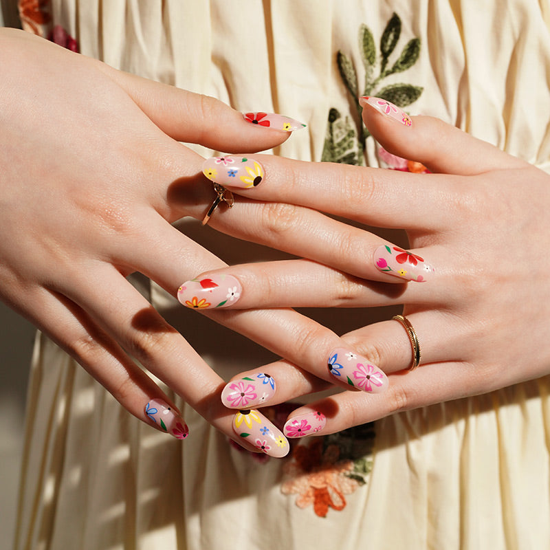 Stickers ongles en gel fleuris multicolores sur fond transparent rosé