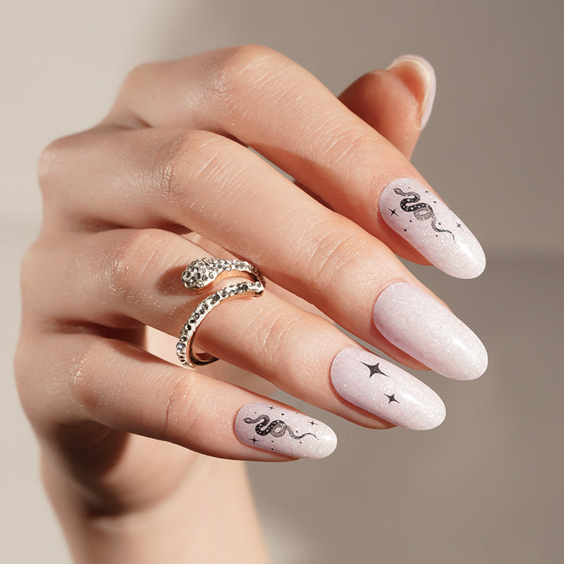 Stickers ongles en gel Serelys blanc laiteux avec motif serpent discret et effet pailleté